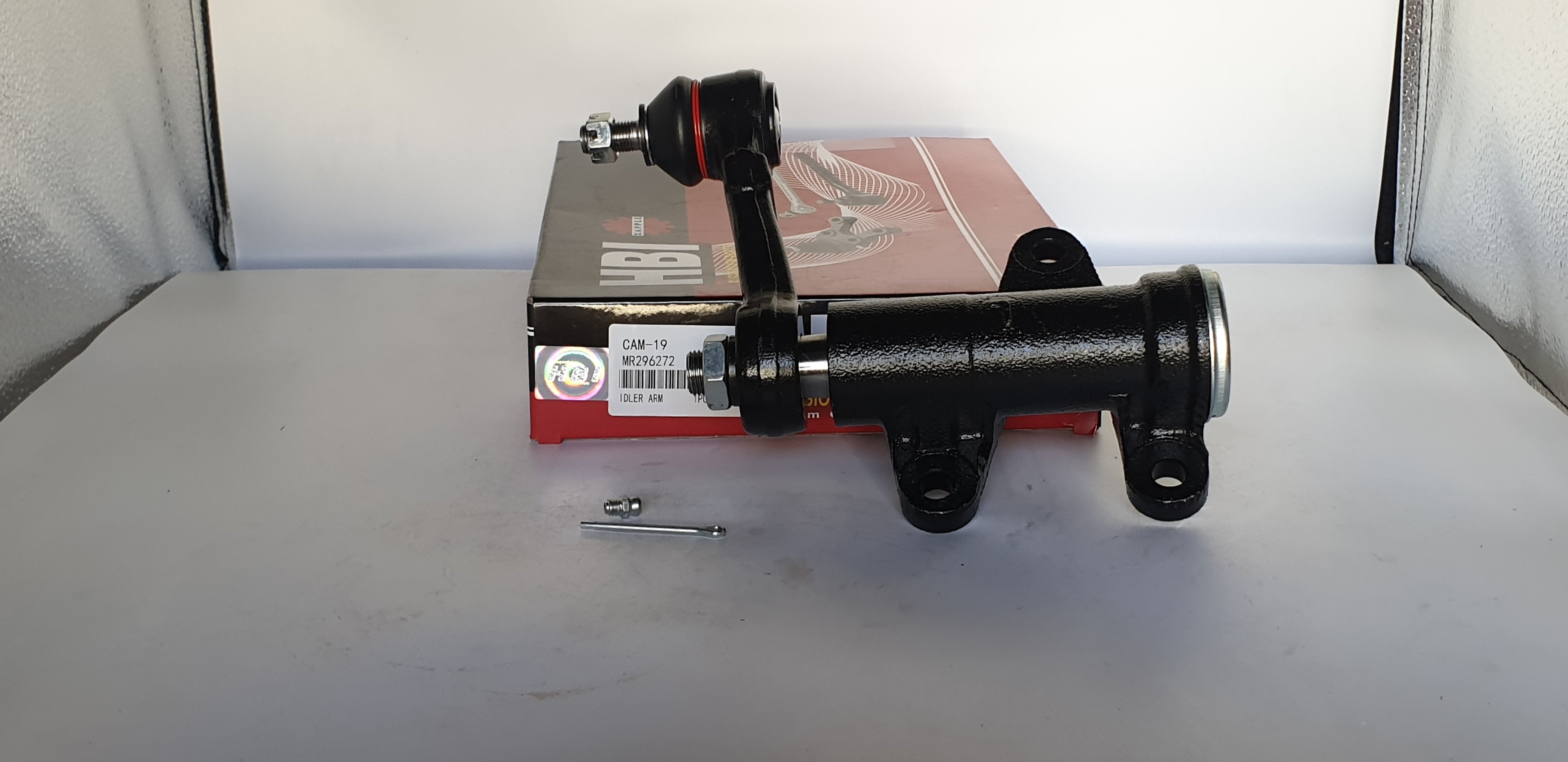 Idler Arm CAM-19, MR296272 – Heavy-Duty Steering Component
